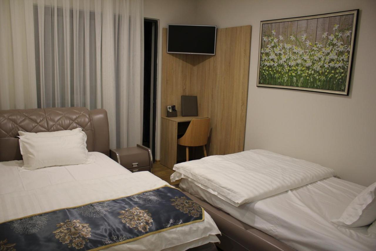 Park Hotel Tirana Exterior photo