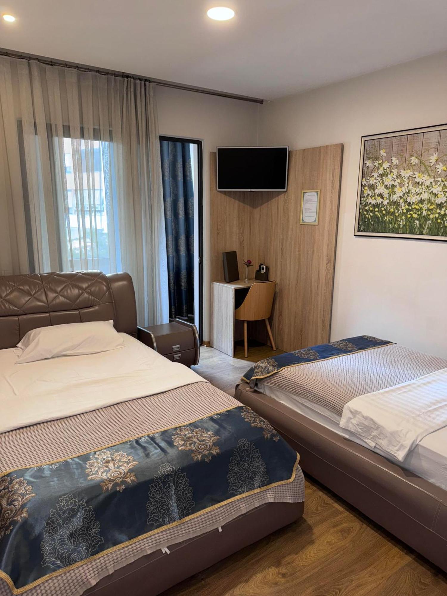 Park Hotel Tirana Exterior photo