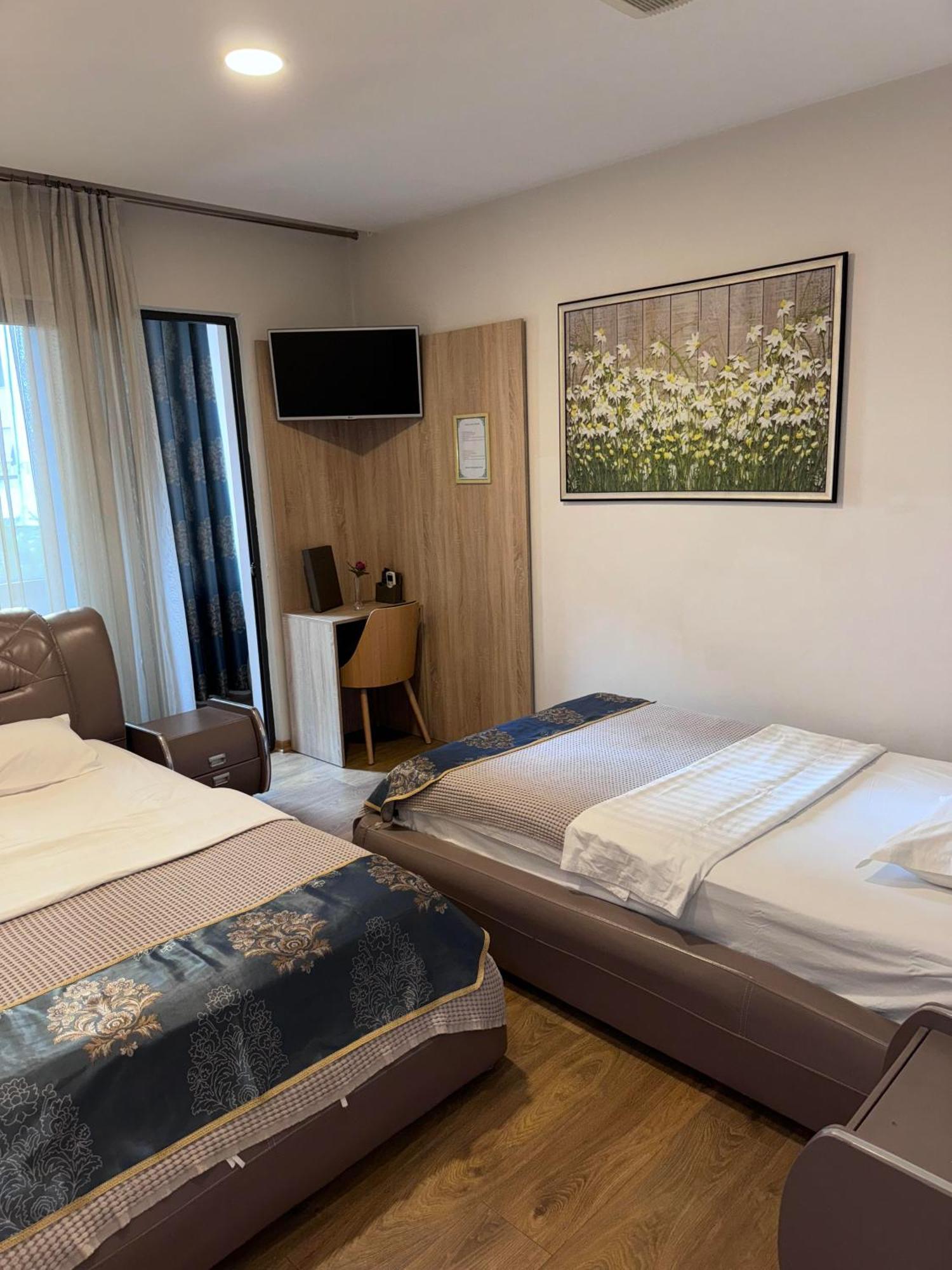 Park Hotel Tirana Exterior photo