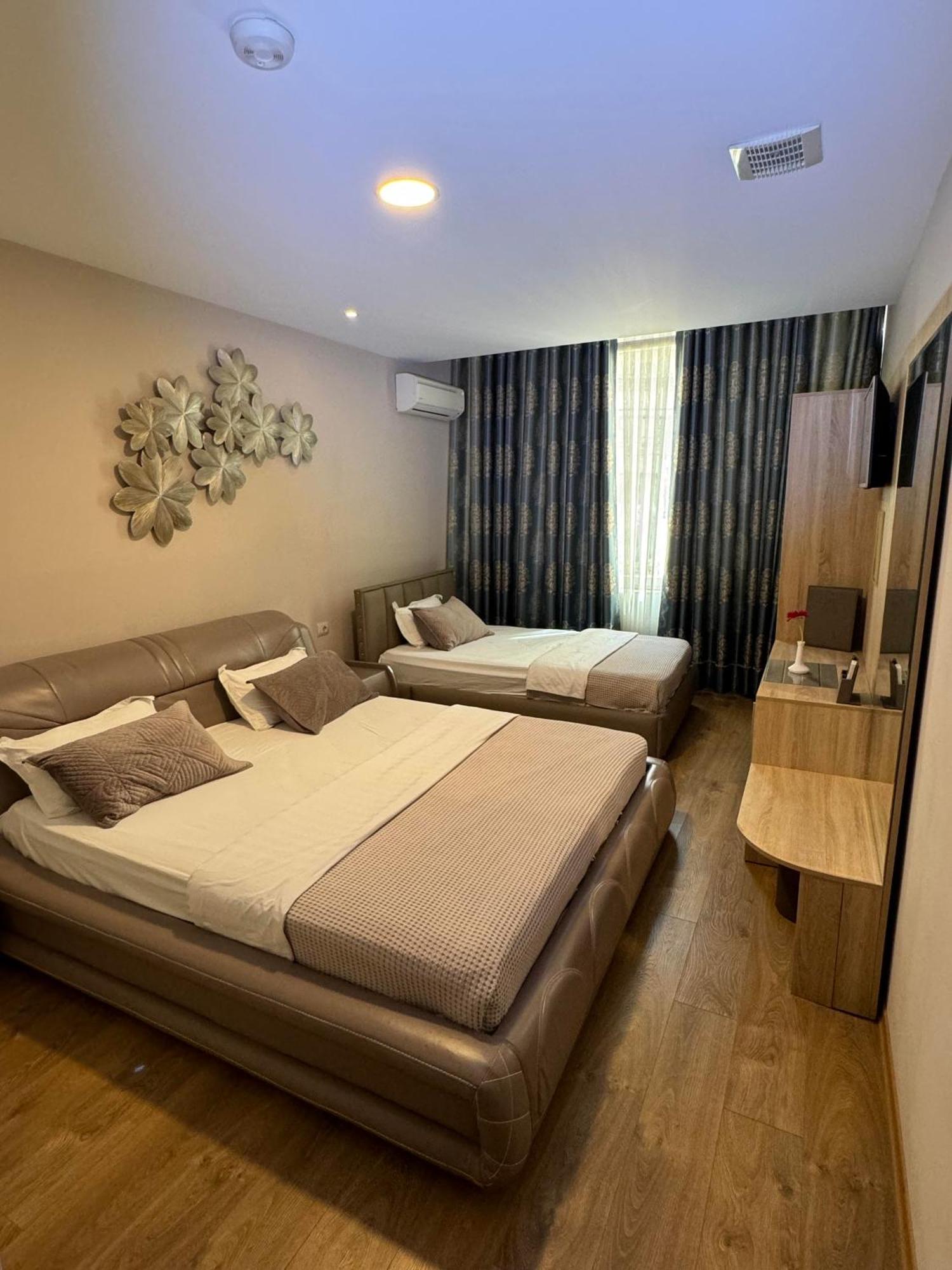Park Hotel Tirana Exterior photo