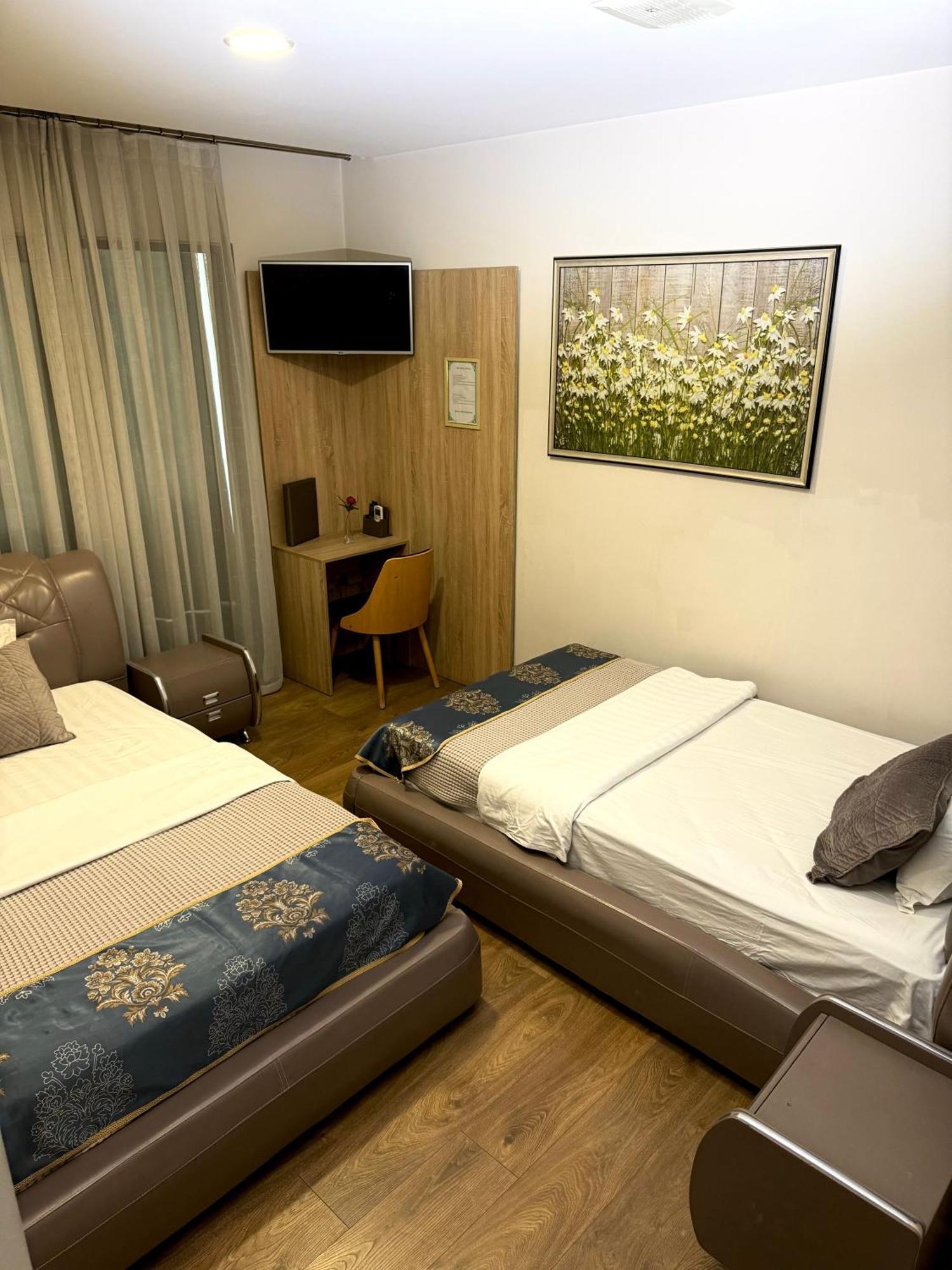 Park Hotel Tirana Exterior photo