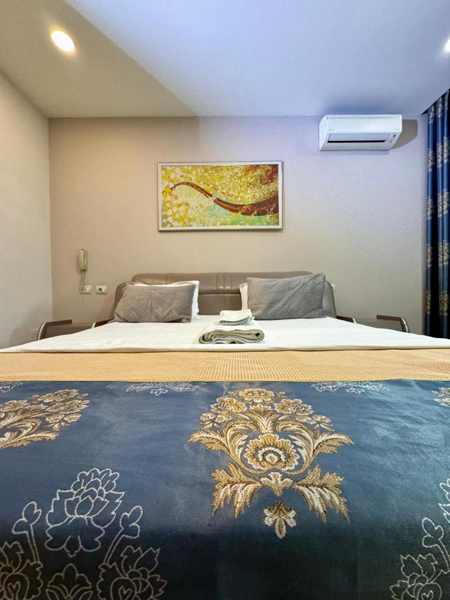 Park Hotel Tirana Exterior photo