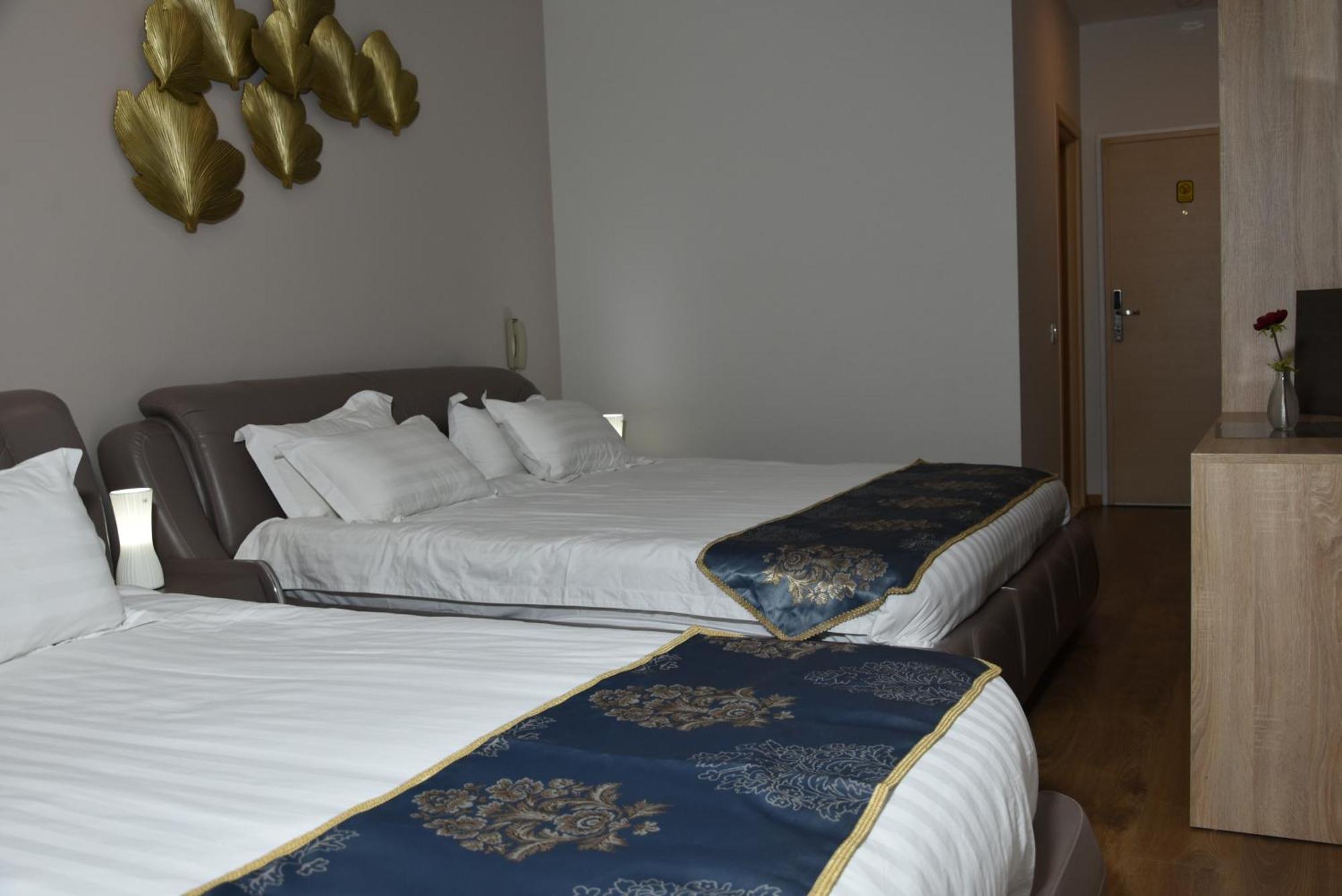 Park Hotel Tirana Exterior photo